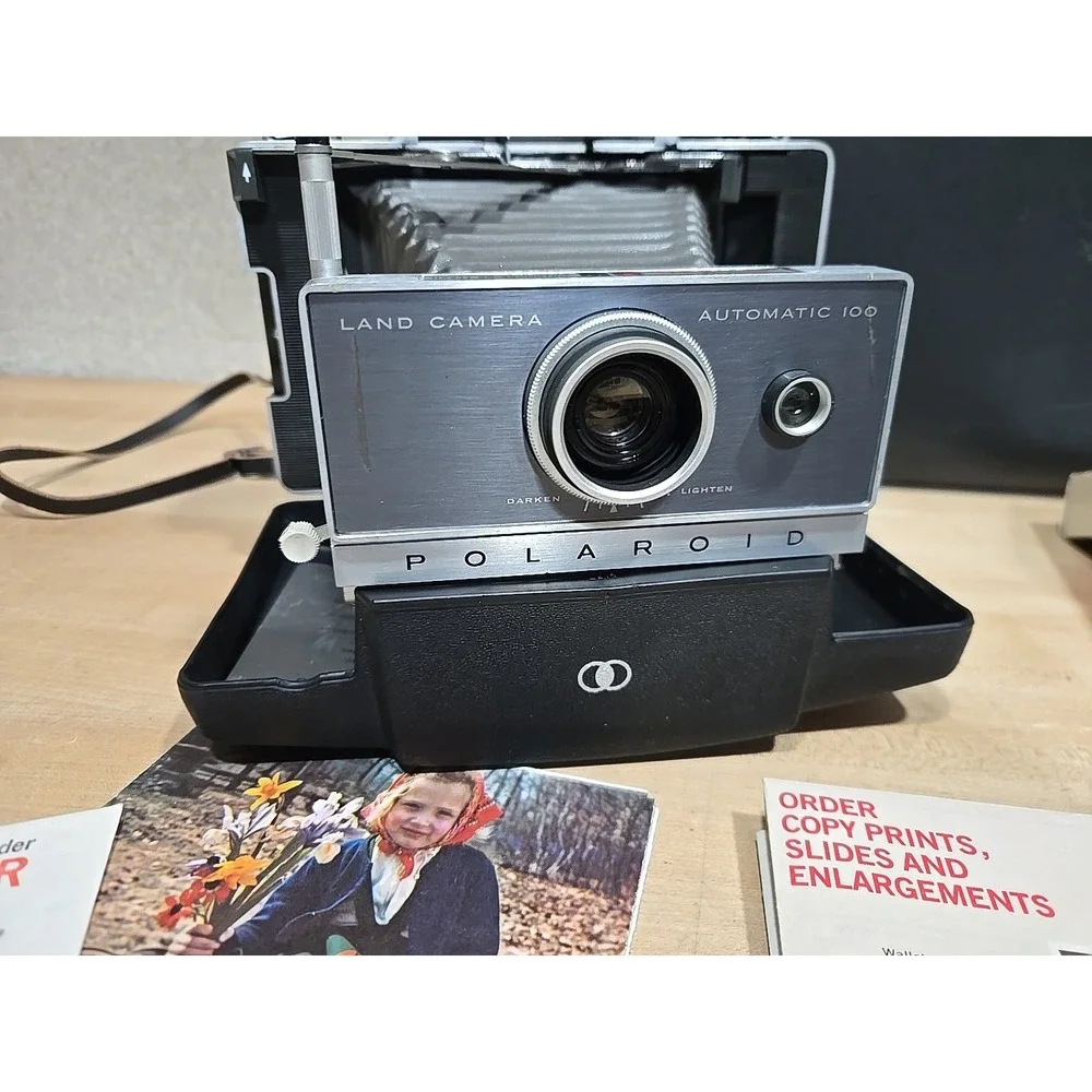 Vintage Polaroid Automatic 100 Land Camera‎ w/ Flash Timer Manual Case UNTESTED
